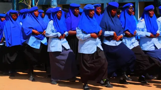 Tababar ka socda Dugsiga booliiska ee General Kahiye oo ay dumarku qeyb ka yihiin