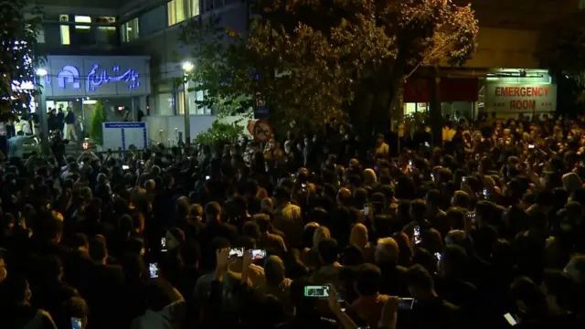 در برابر بیمارستان جم