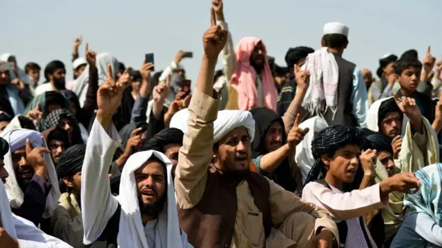 Сторонники "Талибана" на празднованиях в честь окончания миссии США в Афганистане