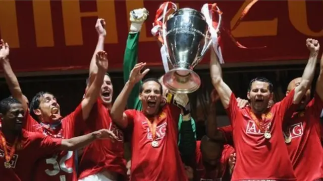 Manchester United dey celebrate after dem win di Champions League for 2008.