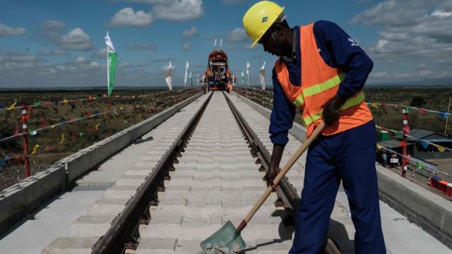 肯尼亞早前建成全長472公里的蒙內鐵路，中國在這條鐵路總共投資了32億美元。