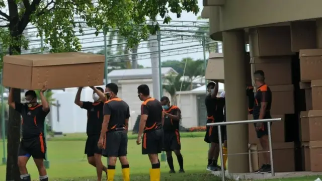 peti mati dari kardus