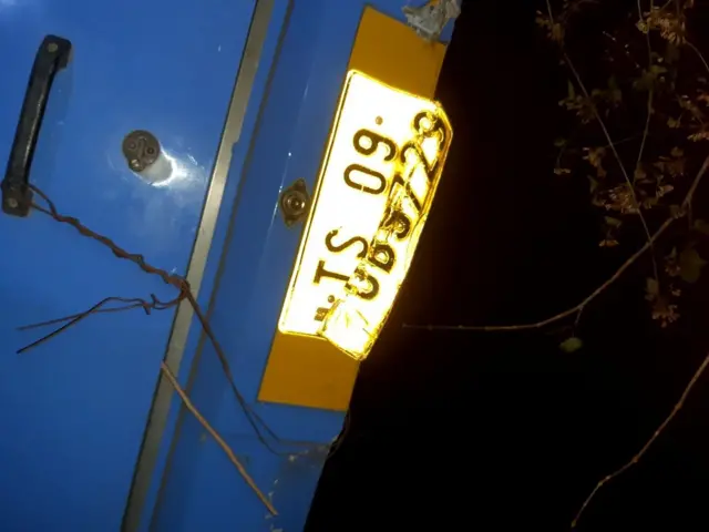 విశాఖ ఏజెన్సీలో బోల్తా పడిన టూరిస్ట్ బస్సు