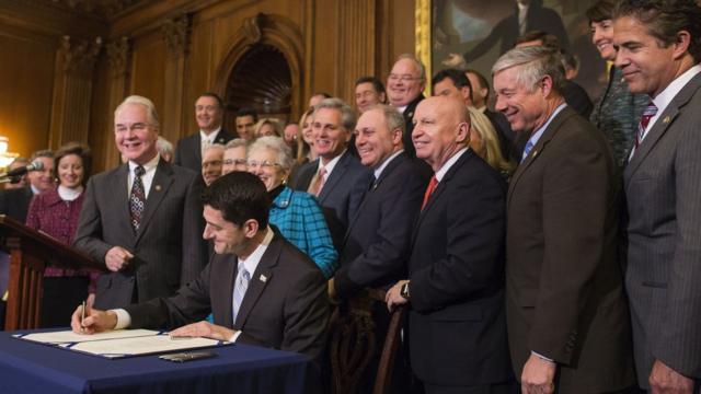 республиканцы подписывают требование отменить реформу, 2015 год