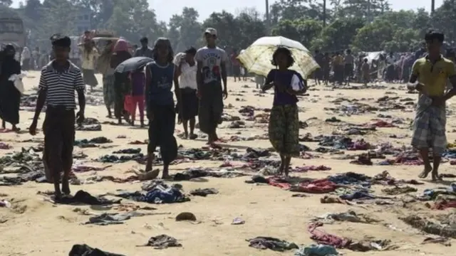 મ્યાનમારના રખાઈન પ્રાંતમાંથી હિજરત કરી રહેલા રોહીંગ્યા મુસલમાનો