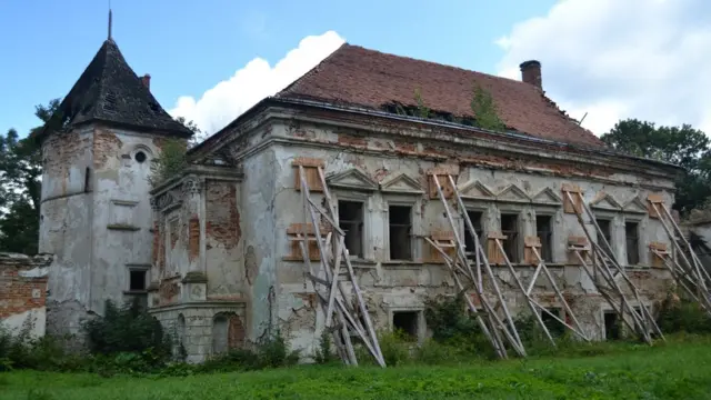 Східне крило замку. Серпень 2017 року
