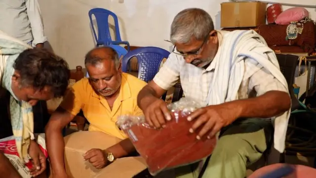 नवीन के पिता