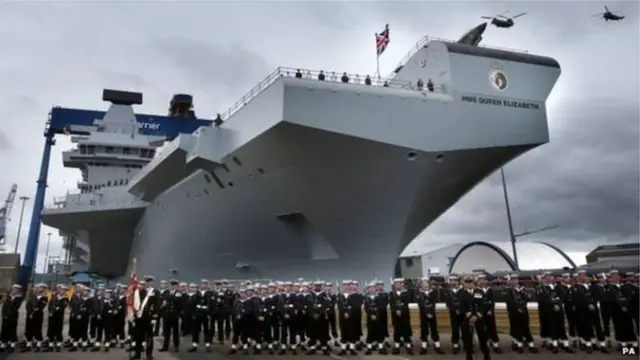 （英国海军的伊丽莎白女王号航母）
