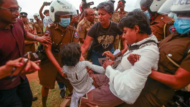 ඔක්තෝම්බර් 9 වෙනිදා ගාලු මුවදොර දී පැවති පැවැත්වූ ජනඅරගල විරු සැමරුම අතරතුරදී