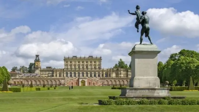 بیش از هزار نفر از مردم از اقشار مختلف به قلعه ویندزور دعوت شده‌اند