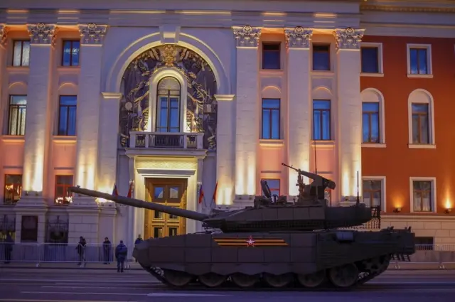 Xe tăng diễn tập ở Moscow