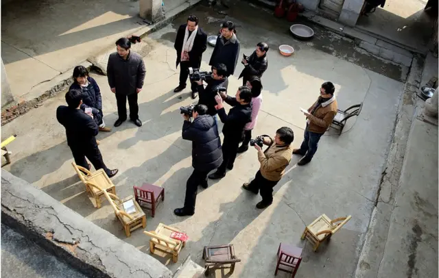 2015年春节，大量媒体涌入余秀华在湖北农村的老家。