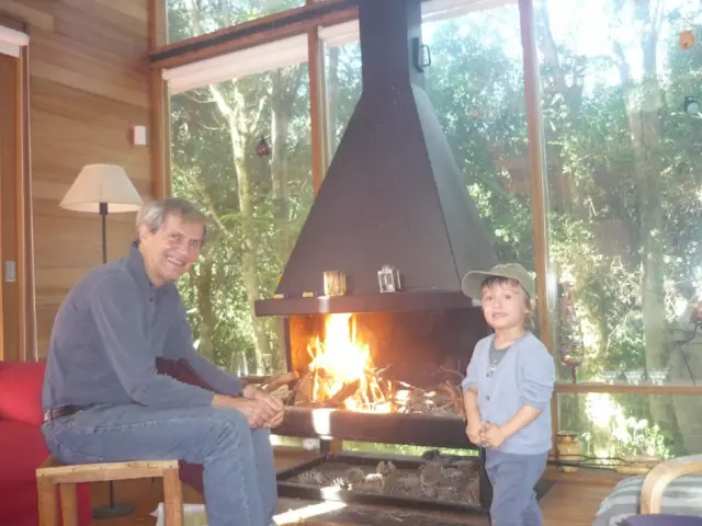 Rodrigo Arocena, quien en esta foto se le ve con su nieto Santiago