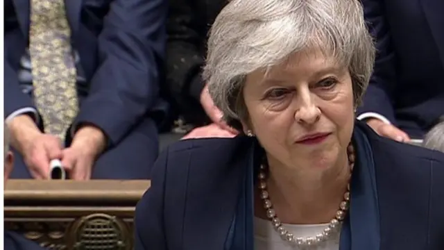 টেরিজা মে আভাস দিয়েছেন যে, তিনি সরকার পরিচালনা অব্যাহত রাখবেন