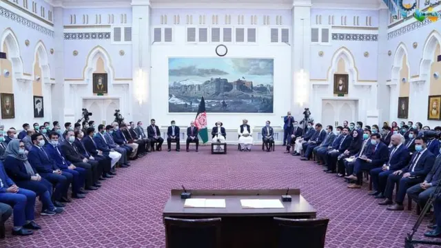 آقای غنی به مناسبت هفته آب و برق در ارگ ریاست جمهوری صحبت می‌کرد