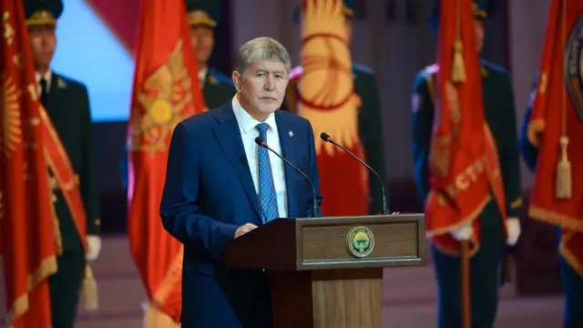 Атамбаев соңку мезгилде кыргыз армиясына жакшы көңүл бурулуп калганын белгиледи