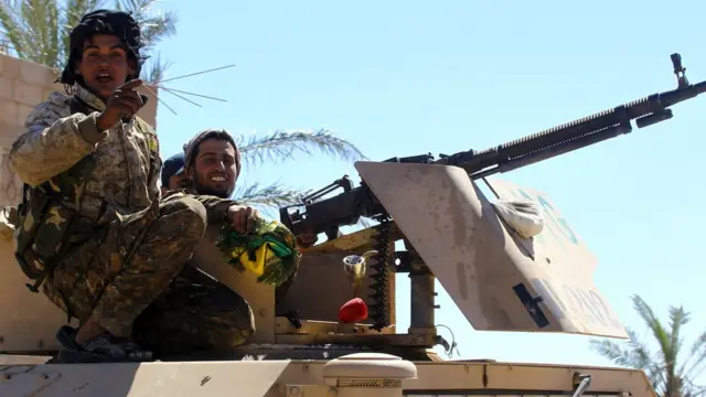 مقاتلون من قوات سوريا الديمقراطية