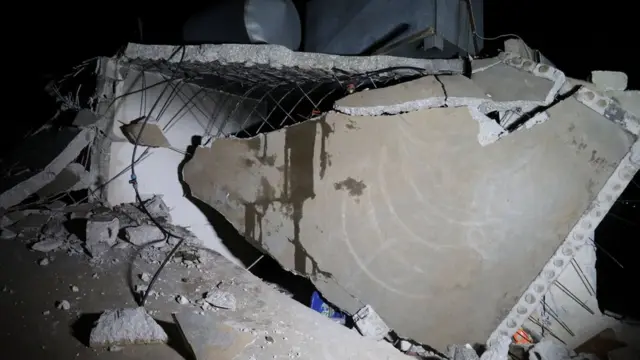 منزل متهدم من جراء الغارة الأمريكية شمال غربي سوريا