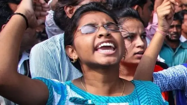 சம்பவத்திற்கு பிறகு ஹிங்கன்காட்டில் பெரும் போராட்டங்கள் நடைபெற்று வருகின்றன