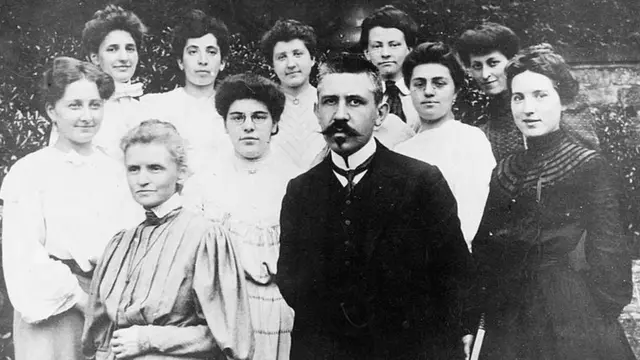 Marie Curie, Paul Langevin e um grupojogo mais dificil do mundomulheresjogo mais dificil do mundo1910