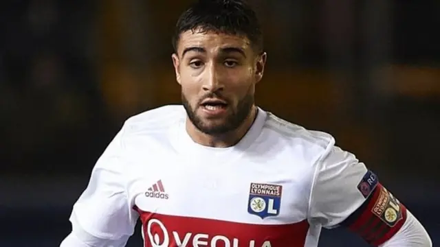 Rais wa aklabu ya Lyon Jean-Michel Aulas amekubali kumwachilia kiungo wa kati wa Ufaransa mwenye umri wa miaka 25 Nabil Fekir