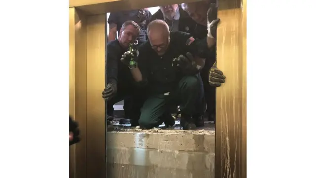 Uch marta kirish didlo porno Ota qizini u bilan jinsiy aloqada bolishga undadi (porno onlayn)