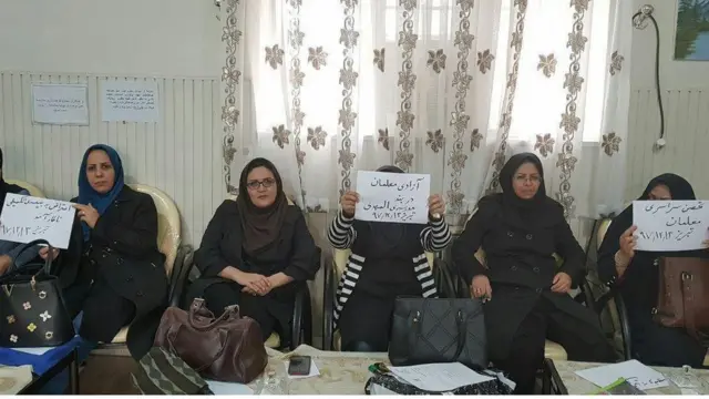 تحصن معلمان