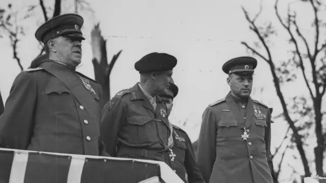 Справа налево: Георгий Жуков, Бернард Монтгомери, Константин Рокоссовский (Берлин, 13 июня 1945 года)