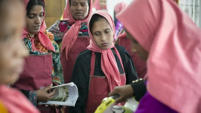 বিদেশে চাকরিপ্রার্থীদের প্রশিক্ষণের ওপর সরকার জোর দিচ্ছে।