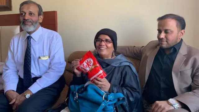 પિતા નિહાલ, માતા ફૌજિયા તથા ભાઈ ડૉ. ખાલિદ