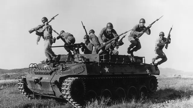 ઉત્તર અને દક્ષિણ કોરિયા વચ્ચેની સરહદ 38 પૅરેલલ પર જૂન, 1950માં કૉમ્યુનિસ્ટ ઉત્તર કોરિયા દ્વારા 75,000 સૈનિકો સાથે હુમલો કરાયા બાદ આ યુદ્ધની શરૂઆત થઈ હતી