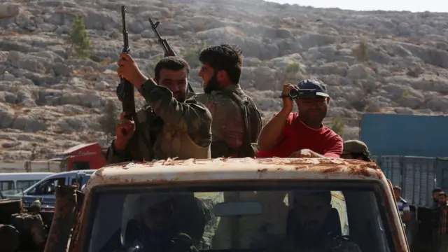 Deraya kentinden ayrilan muhalifler