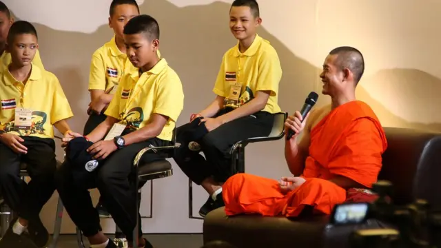 พระเอกพล จันทะวงษ์ ผู้ช่วยผู้ฝึกสอน