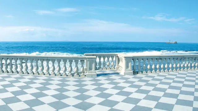 اٹھارویں صدی میں یہ اٹلی کا پہلا ساحلی ریزارٹ والا شہر تھا