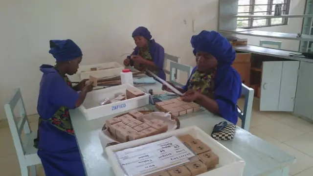 sea weed center kituo ambacho watalii wanafika kushuhudia jinsi mwani unavyotengeneza vipodozi kama sabuni na mafuta