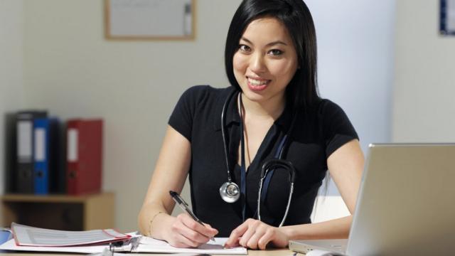 Doctora con camiseta