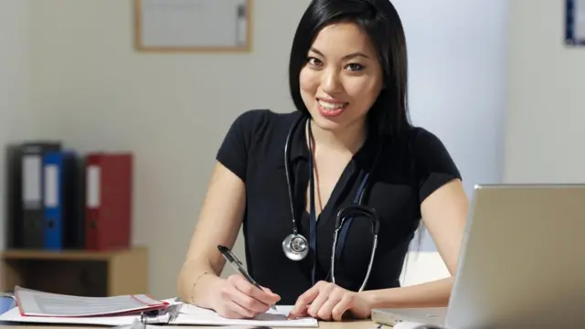 Doctora con camiseta