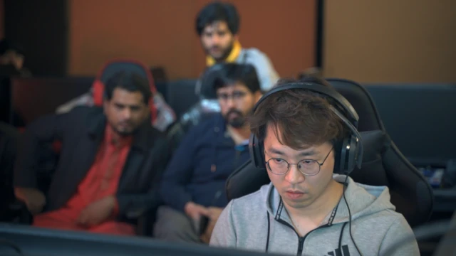 کورین کھلاڑی ہولی نی