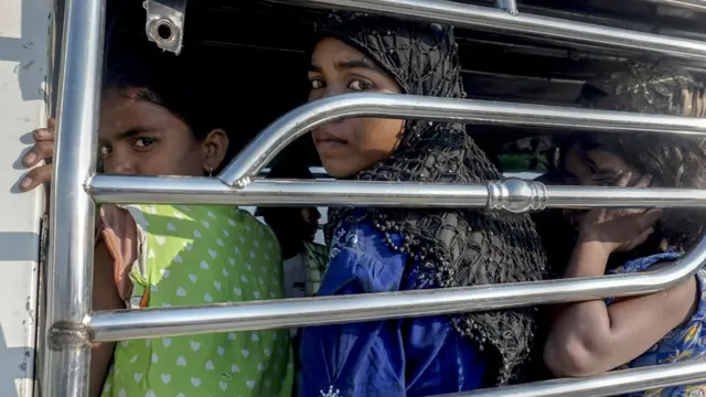 လှေစီးခိုးထွက်သူတွေထဲမှာ အမျိုးသမီးနဲ့ ကလေးငယ်တွေလည်းပါ