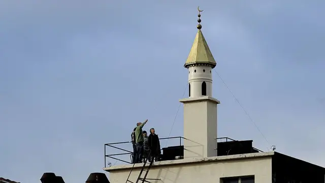 2009 год, "минарет" на печной трубе в селении под Лозанной