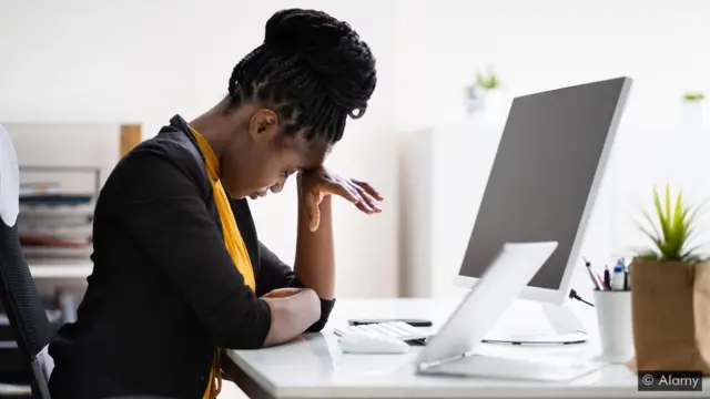 업무에서 완벽주의를 기하다 보면, 실패를 대비해 불가능한 것들도 신경쓰다가 번아웃이나 스트레스에 빠질 수 있다