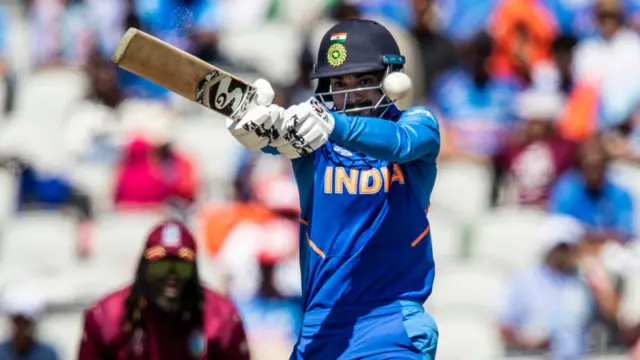 రాహుల్(48) ఔట్