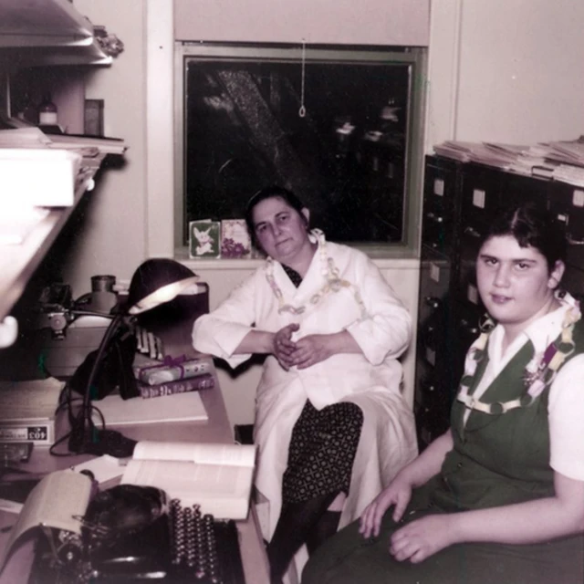 منکین با دخترش