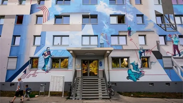 І стару "панельку" можна перетворити у цілком пристойне житло. В Німеччині