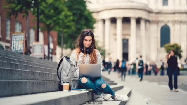 Menina estudando