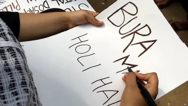 હોળીના વિરોધમાં બેનર