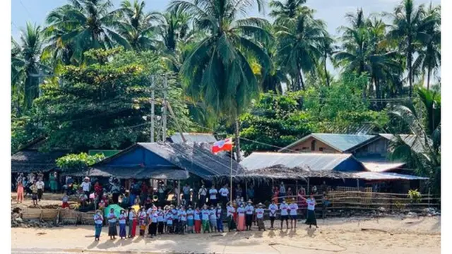 ဂွမြို့က ရခိုင်အမျိုးသားပါတီ ထောက်ခံသူများ