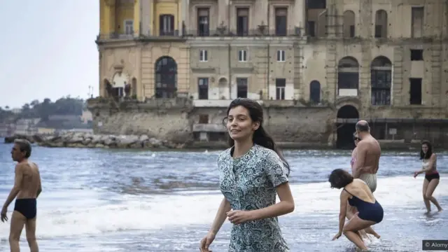 Scena iz serije "Moja genijalna prijateljica"