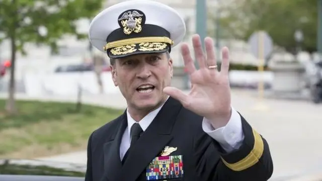 الطبيب روني جاكسون سبق وقال إن ترامب يمتلك "جينات جيدة"