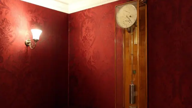 Reloj de pared, hecho por la casa Dent & Co, que estuvo en su día en la oficina de Brunel en el número 18 de la calle Duke de Londres.